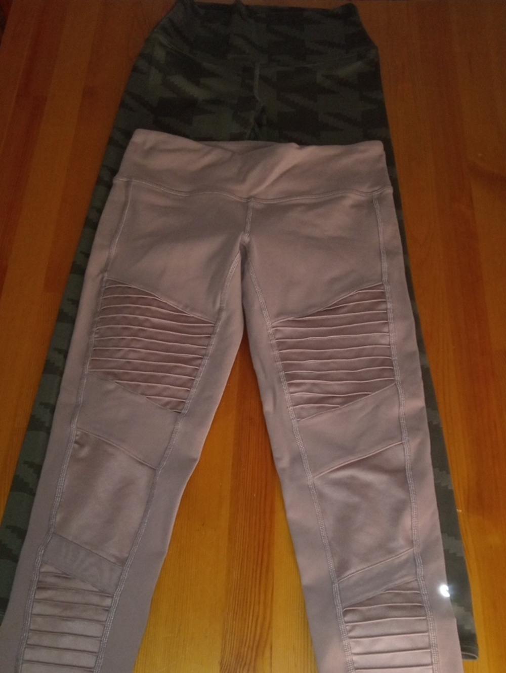 Alo 2 Women’s Moto-Style Leggings in Mauve